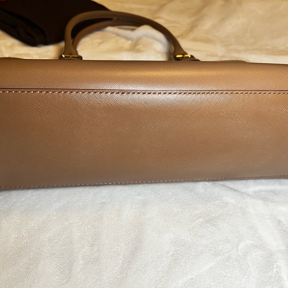 Kate Spade Tote 3 pocket Tan - Picture 4 of 6